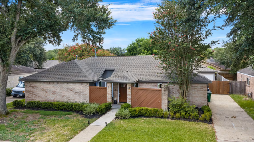 Photo 3 of 12414 Rockampton Drive, Houston, TX
