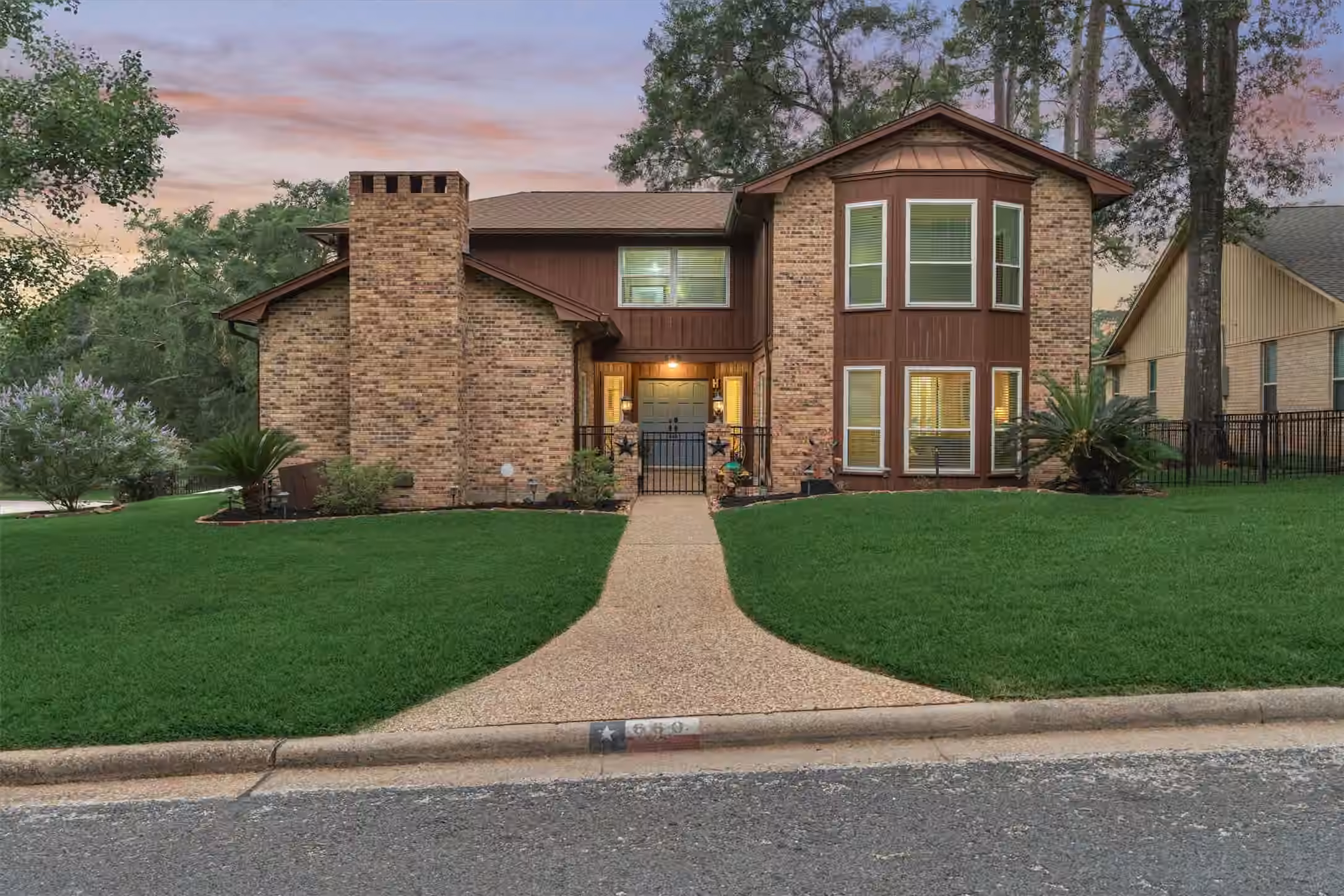 Photo of 660 Hillcrest Drive, Huntsville, TX 77340