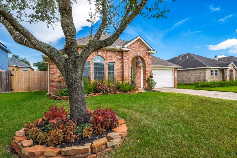 Photo 2 of 416 Magnolia Way, League City, TX