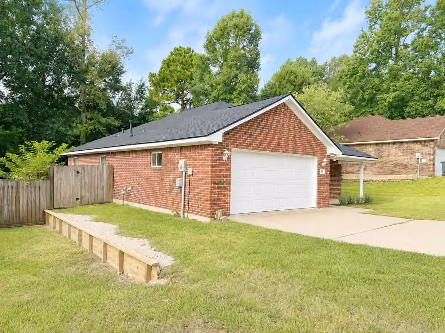 Photo 2 of 322 Green Leaf Street, Huntsville, TX