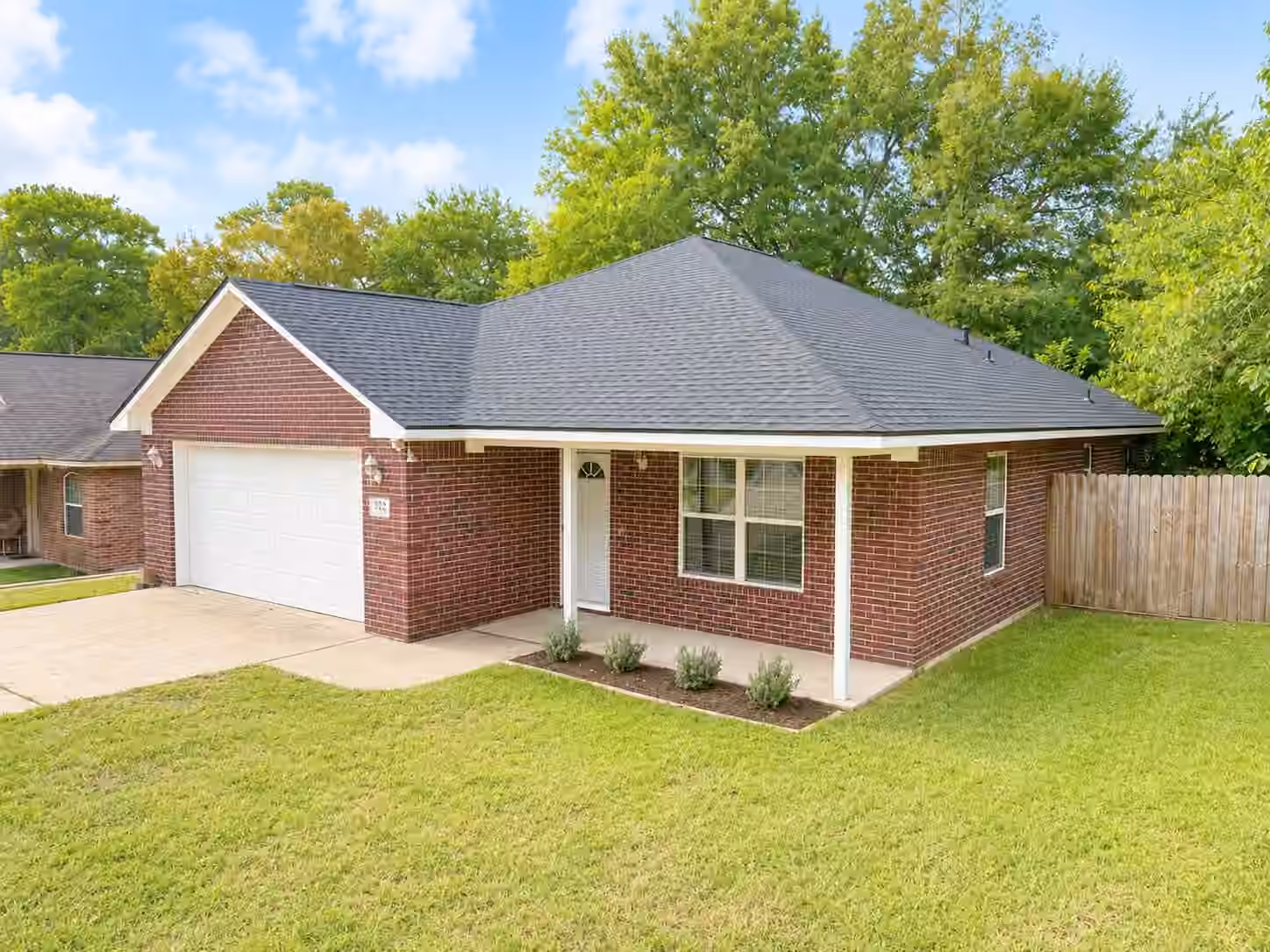 Photo 3 of 322 Green Leaf Street, Huntsville, TX