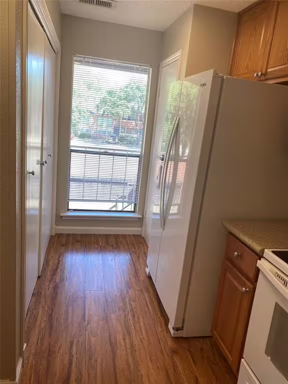 Photo 4 of 8435 Sands Point Drive, Houston, TX