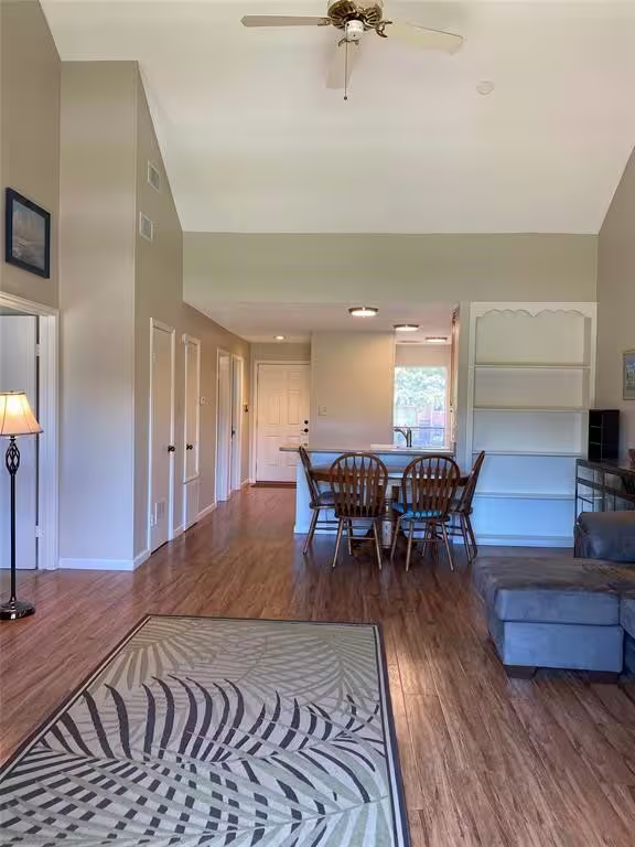 Photo 5 of 8435 Sands Point Drive, Houston, TX