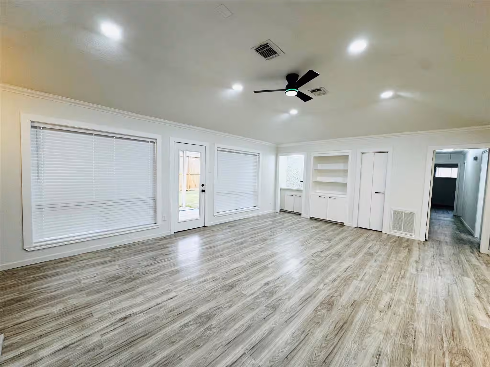 Photo 6 of 2326 Briarview Drive, Houston, TX