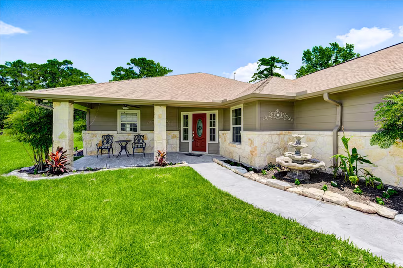 Photo of 37 Wildwood Lake Drive, Huntsville, TX 77340