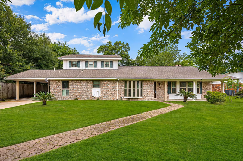 Photo of 102 Crestway Drive, Baytown, TX 77520
