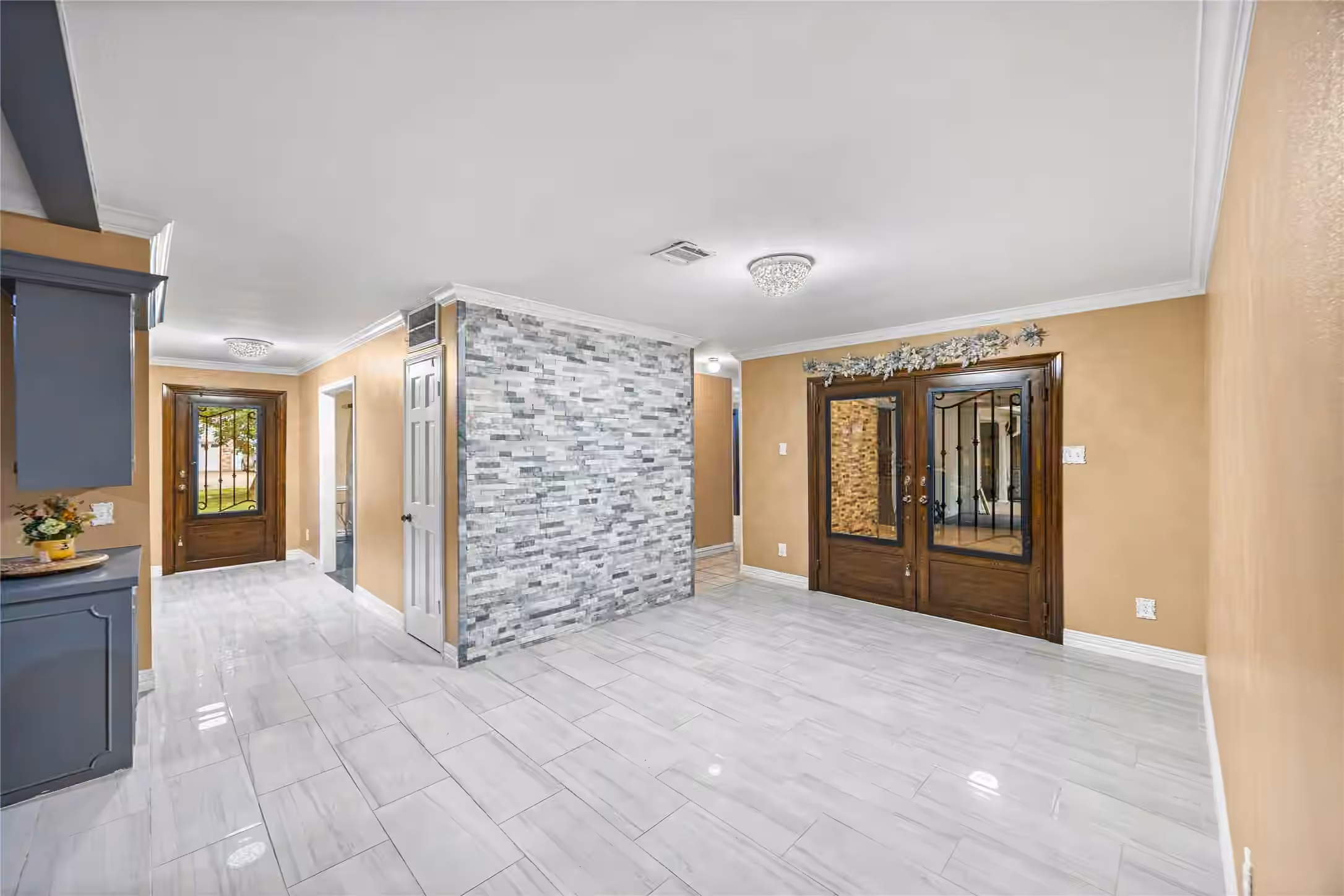 Photo 4 of 102 Crestway Drive, Baytown, TX