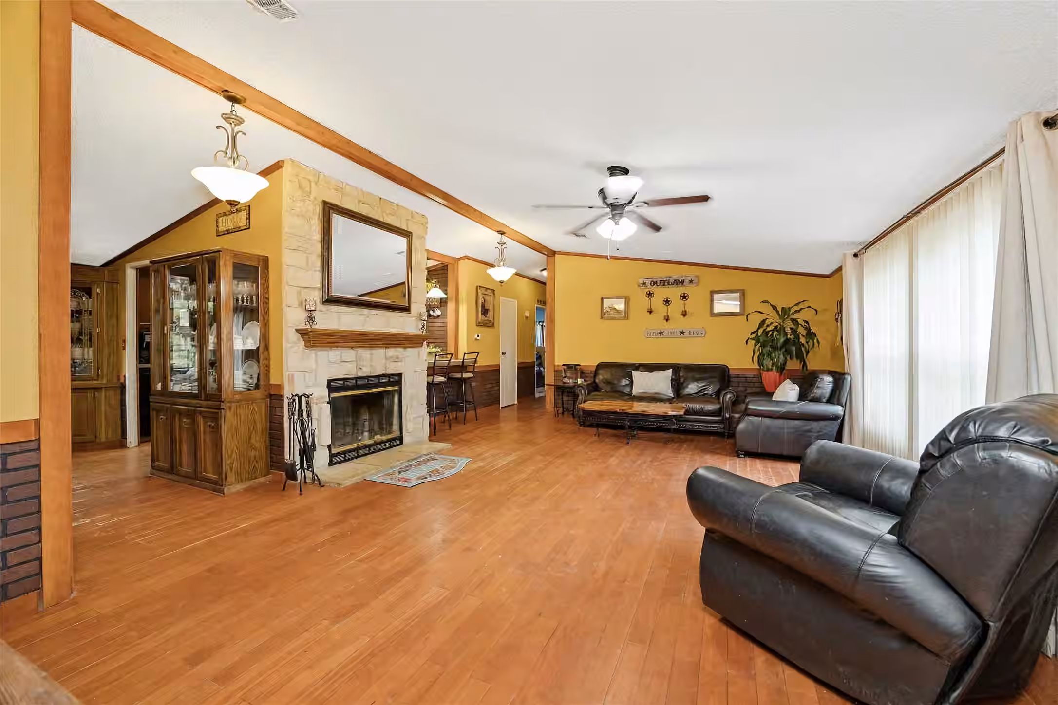 Photo 7 of 14985 Wiggins Road, Conroe, TX