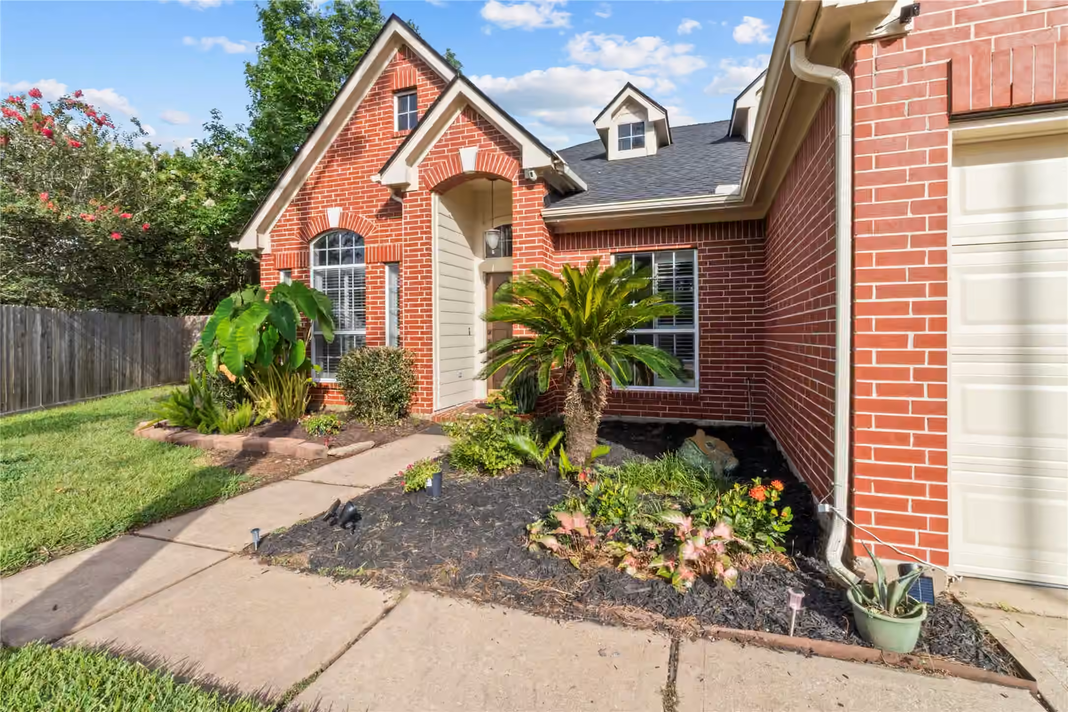 Photo 2 of 3814 Wellesley Court, Pearland, TX