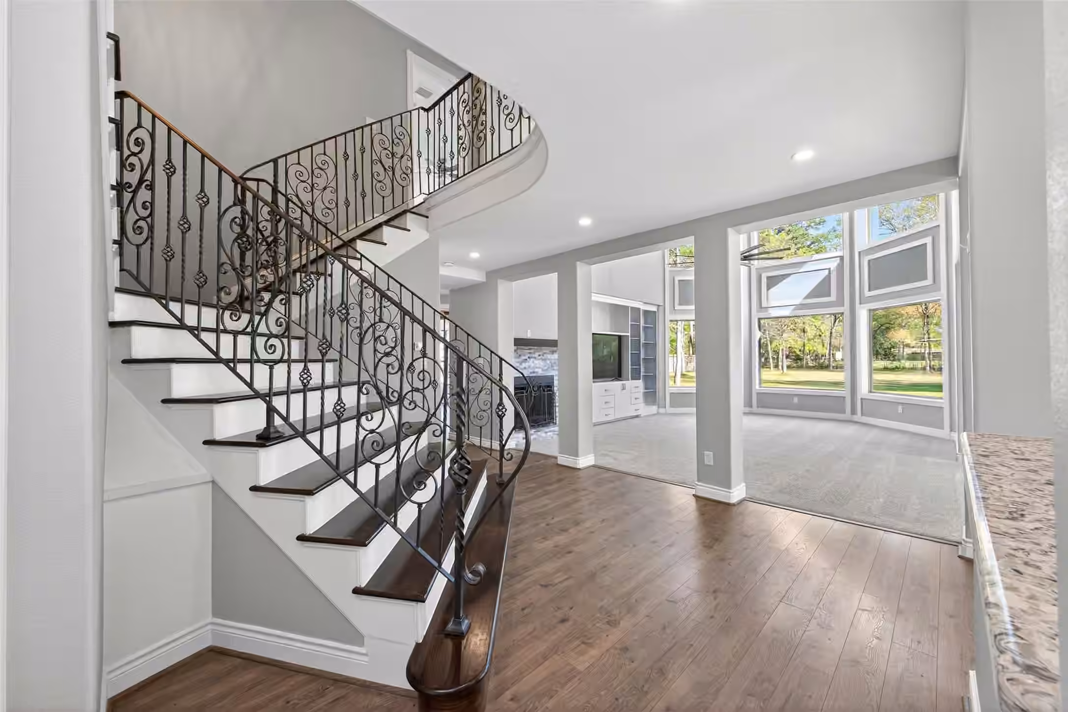 Photo 4 of 2504 Southline Road, Conroe, TX