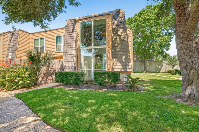 Photo 2 of 16120 Stuebner Airline Road 105, Spring, TX