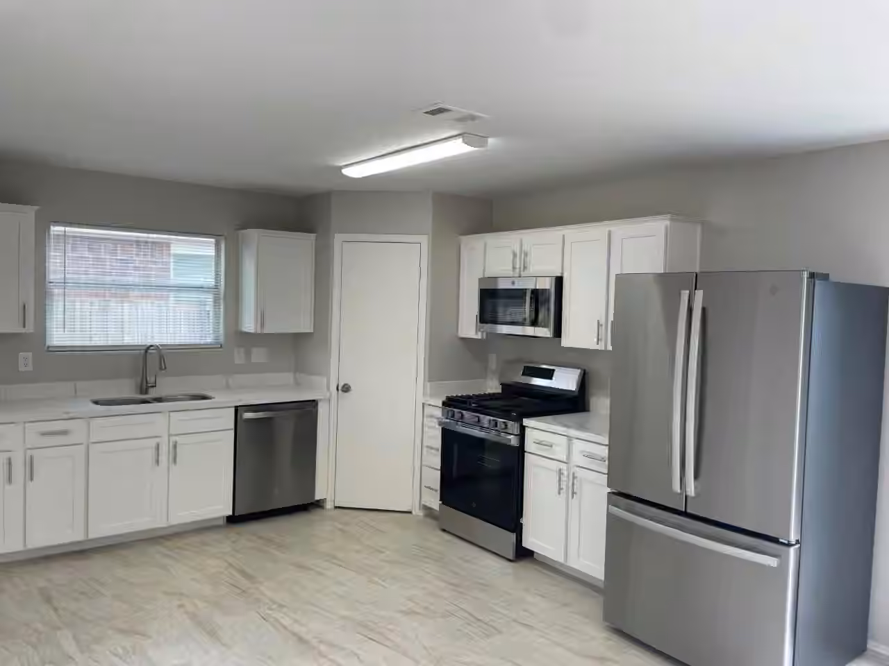Photo 6 of 12704 Rio Nueces Lane, Rosharon, TX