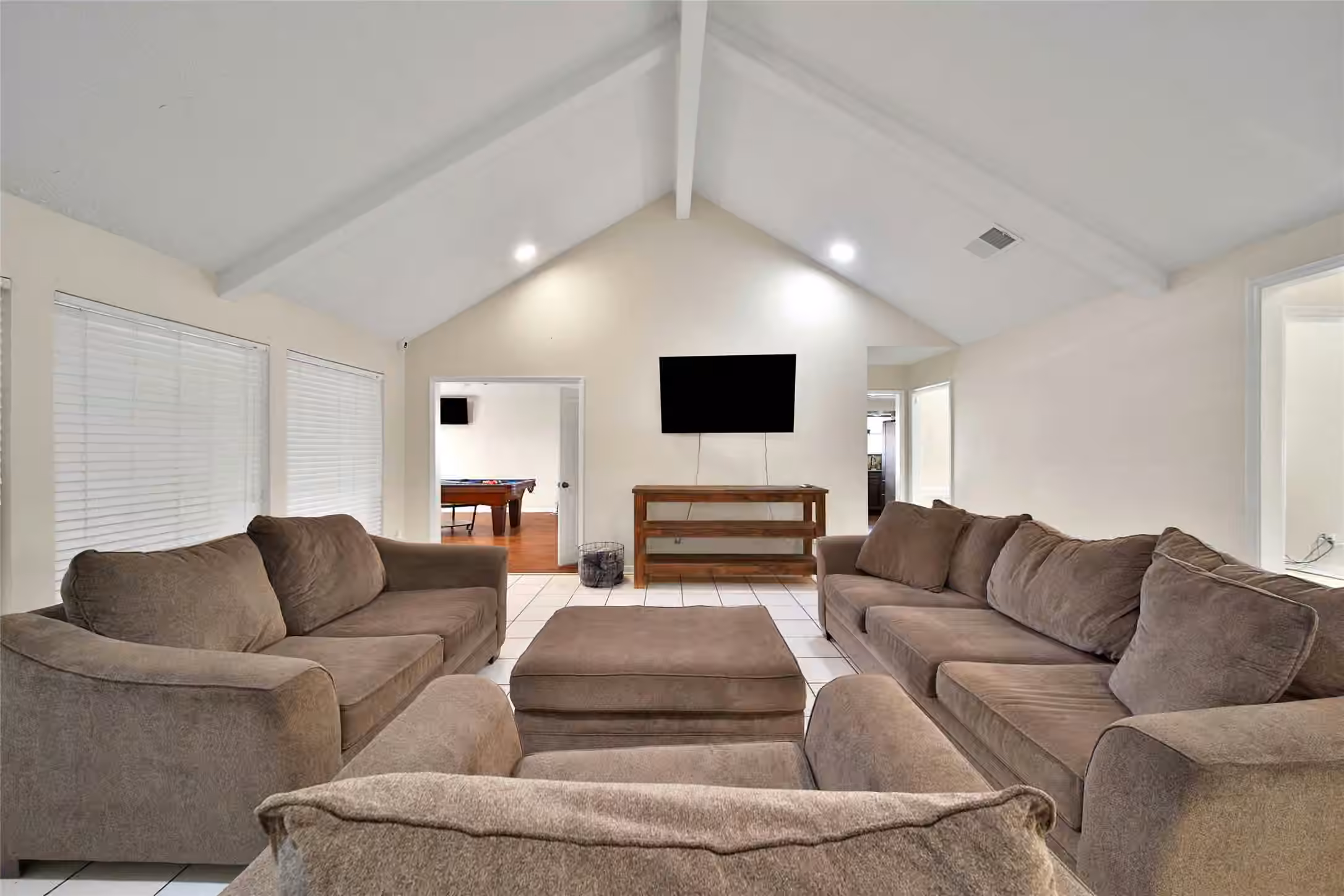Photo 4 of 15319 Rio Plaza Drive, Houston, TX