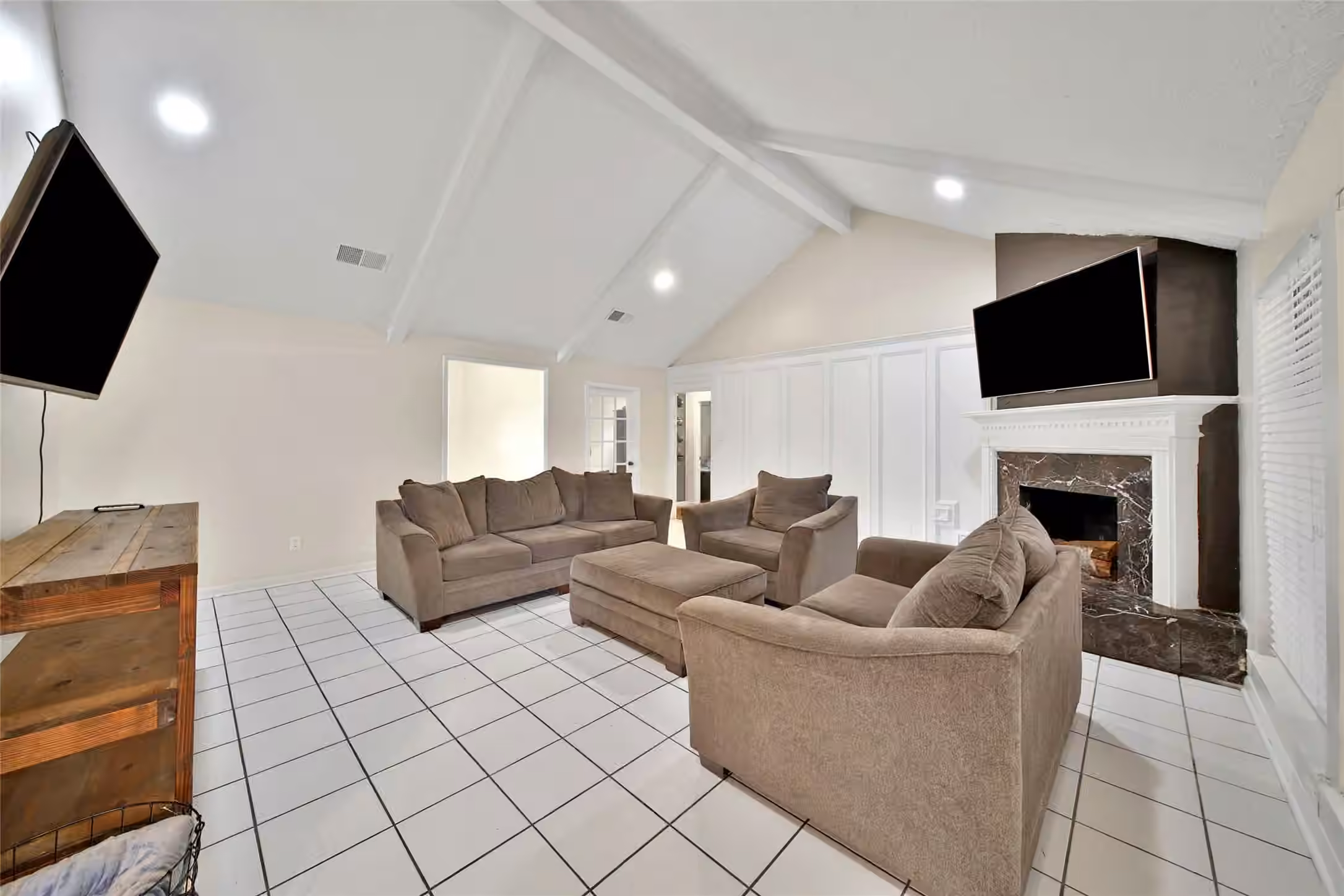 Photo 5 of 15319 Rio Plaza Drive, Houston, TX