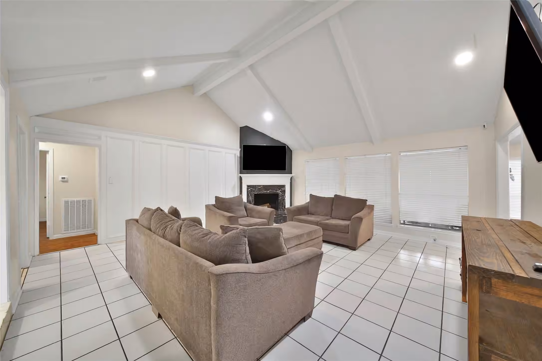 Photo 6 of 15319 Rio Plaza Drive, Houston, TX