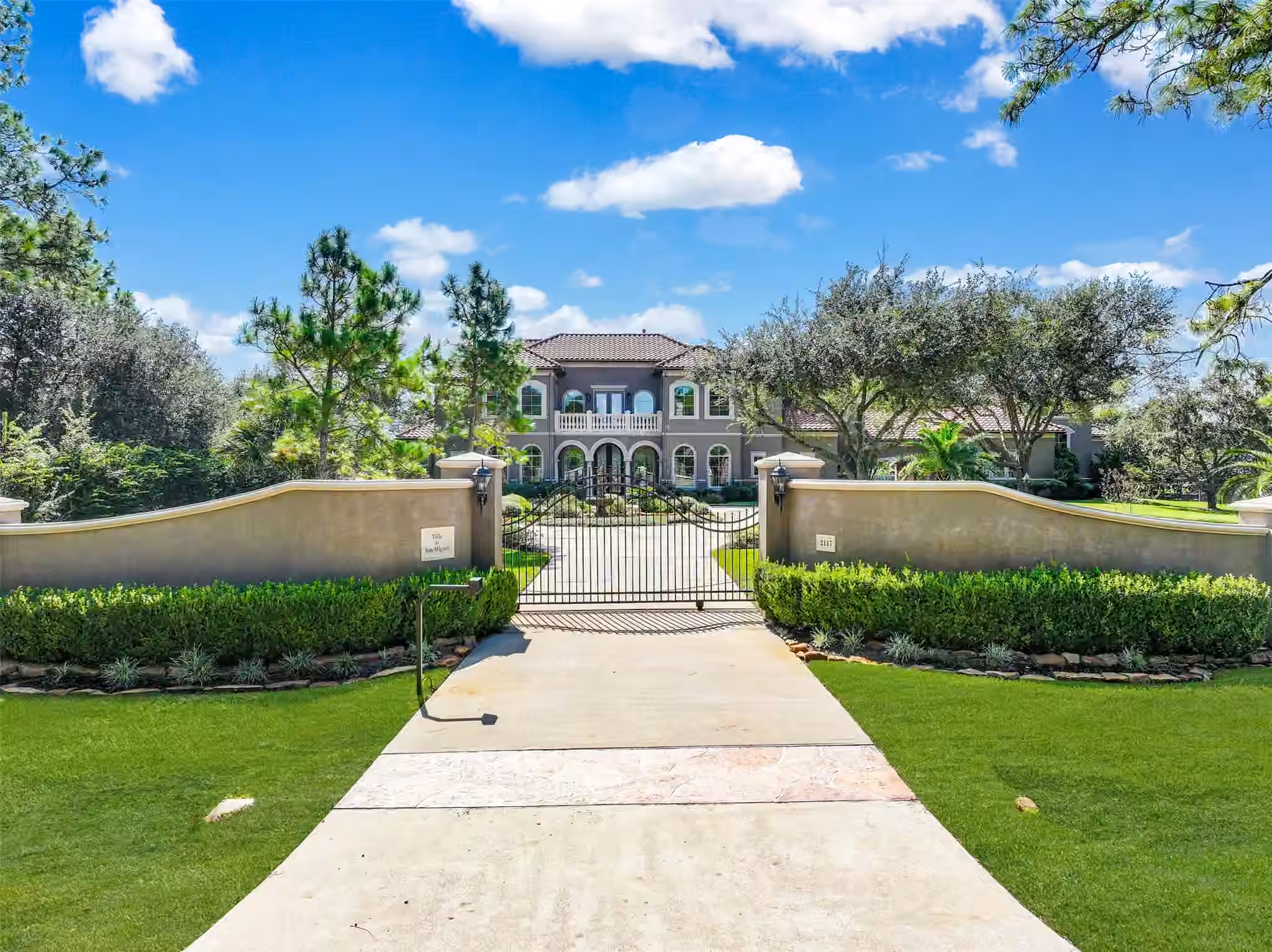 Photo 2 of 2117 San Miguel Drive, Friendswood, TX