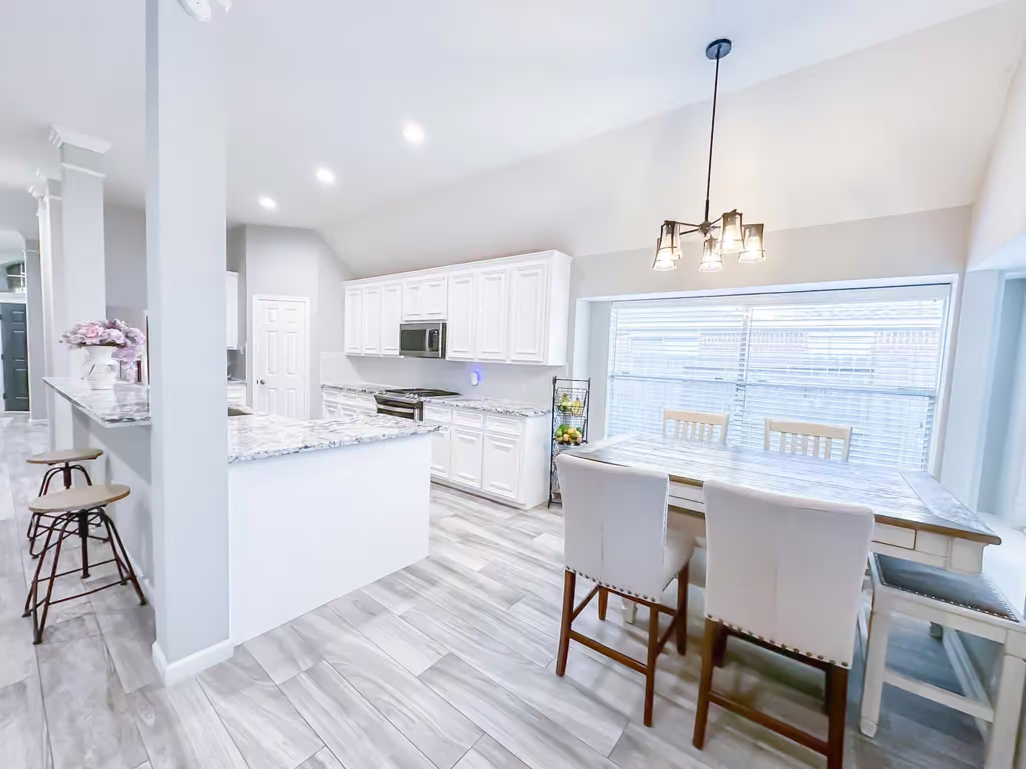 Photo 4 of 3722 Paigewood Drive, Pearland, TX