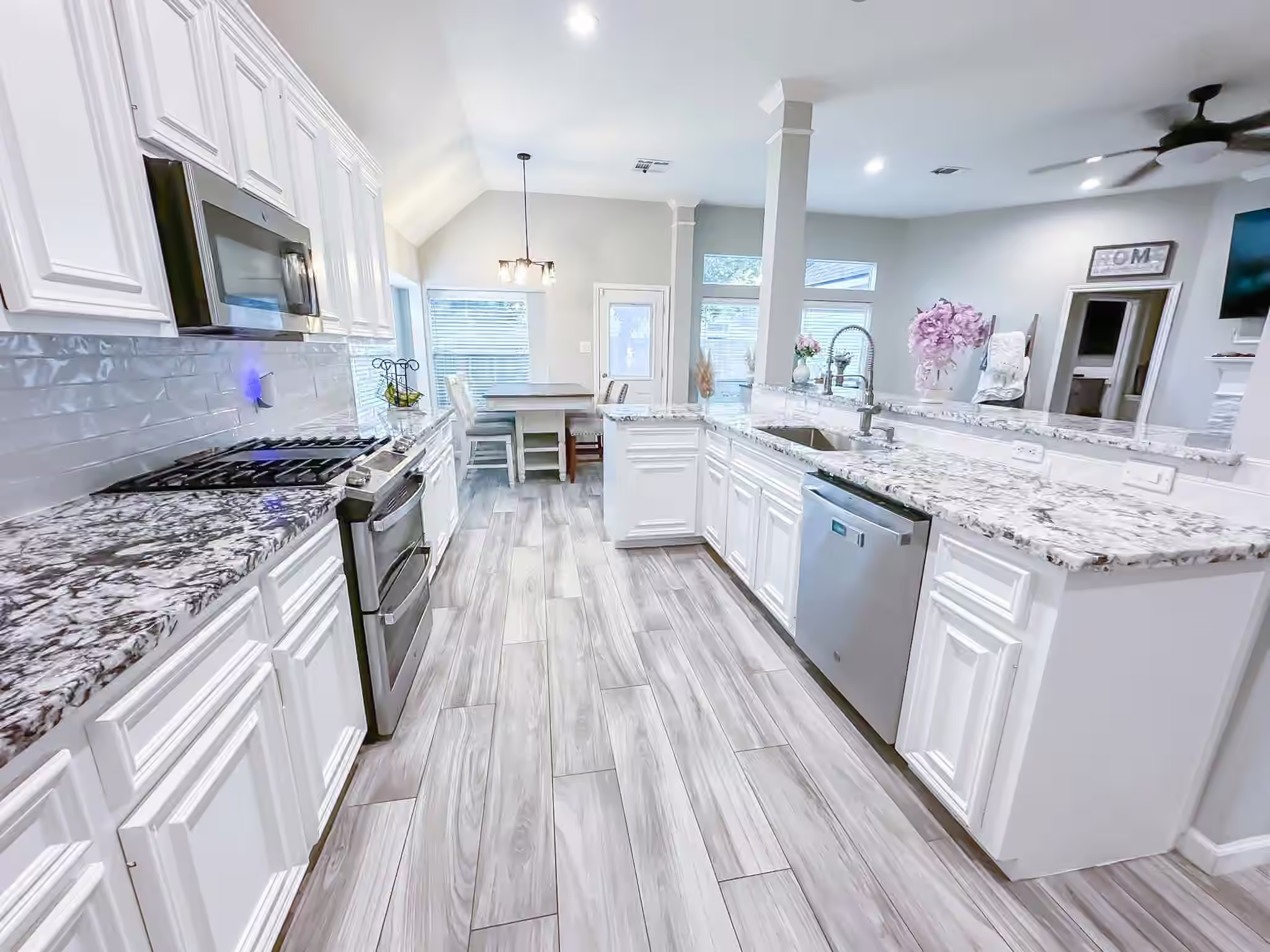 Photo 5 of 3722 Paigewood Drive, Pearland, TX