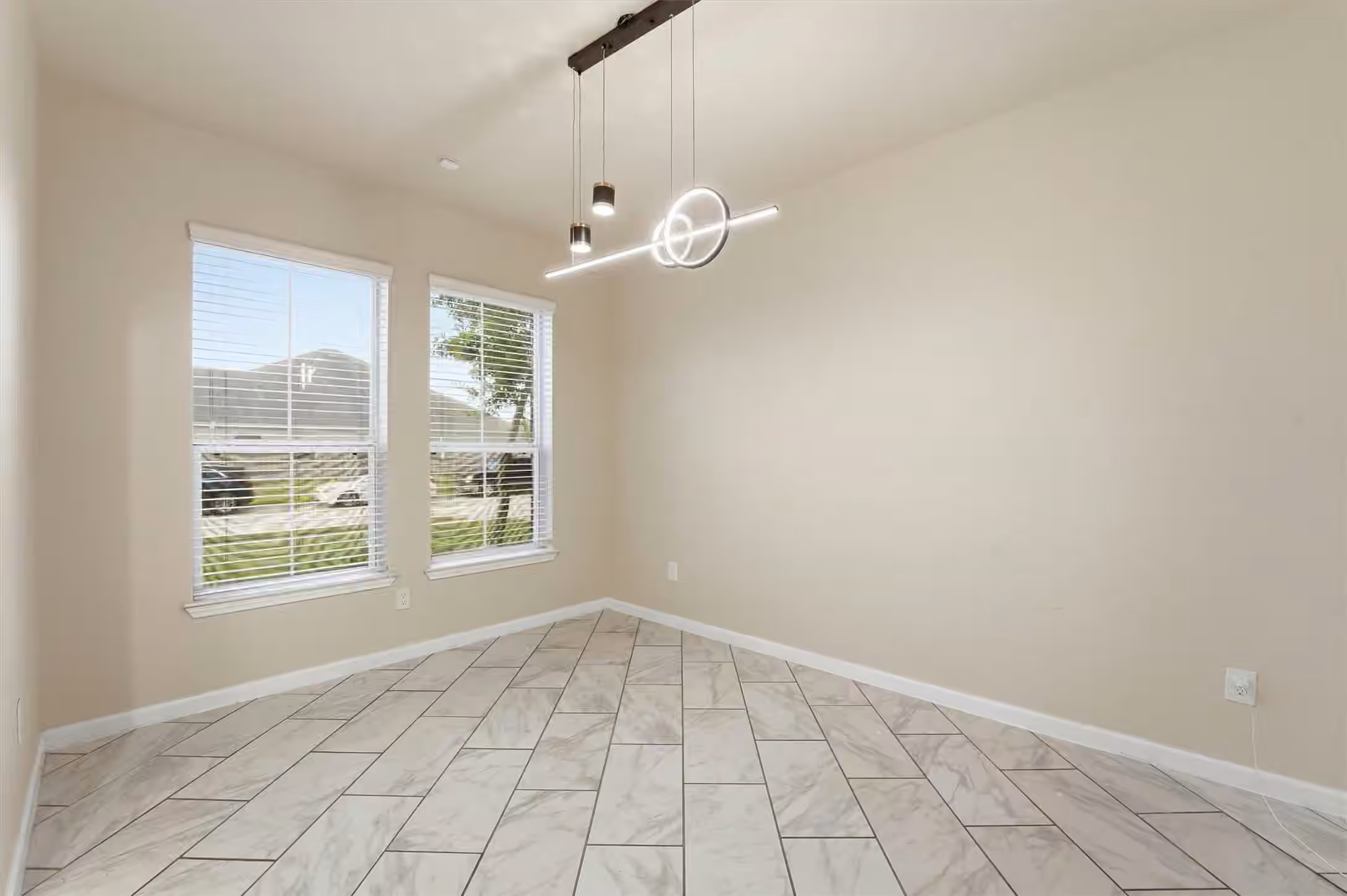 Photo 5 of 4743 Bay Vista Drive, Baytown, TX