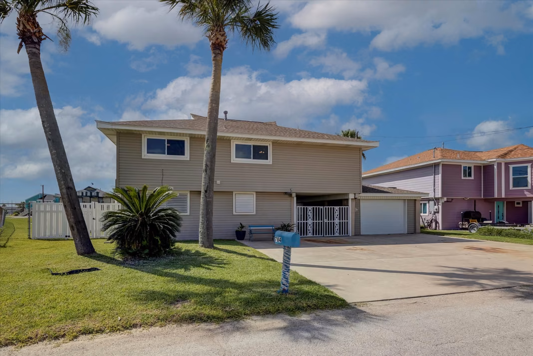 Photo 2 of 784 Marlin, Bayou Vista, TX