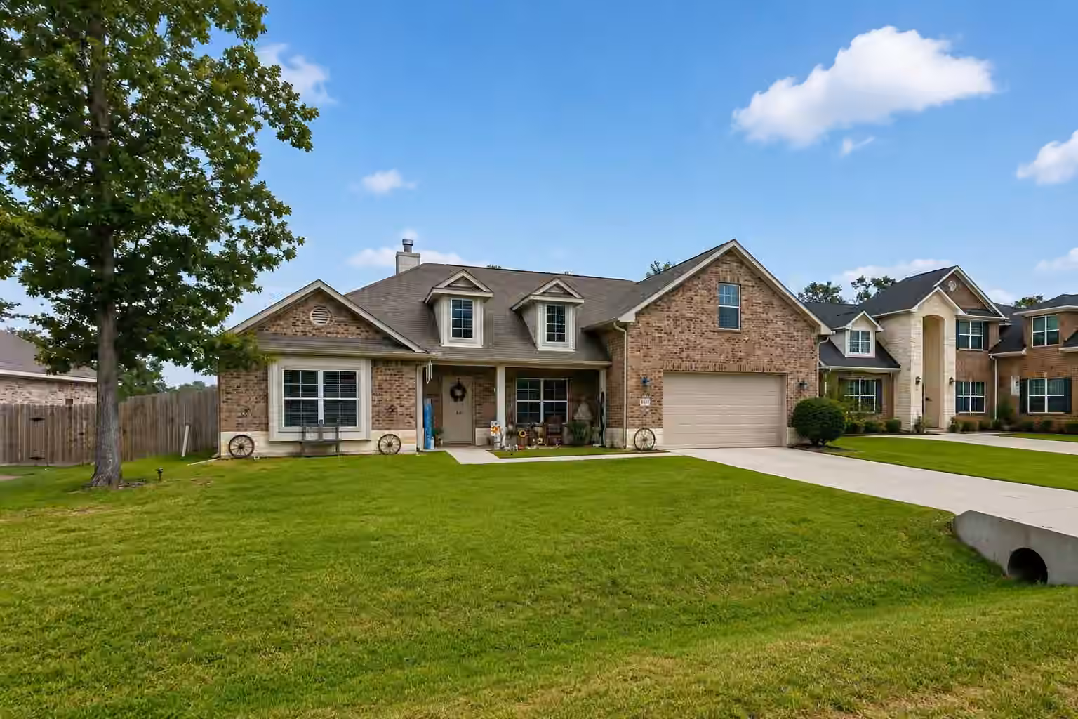 Photo 3 of 12324 N Chestnut Hills Drive, Conroe, TX