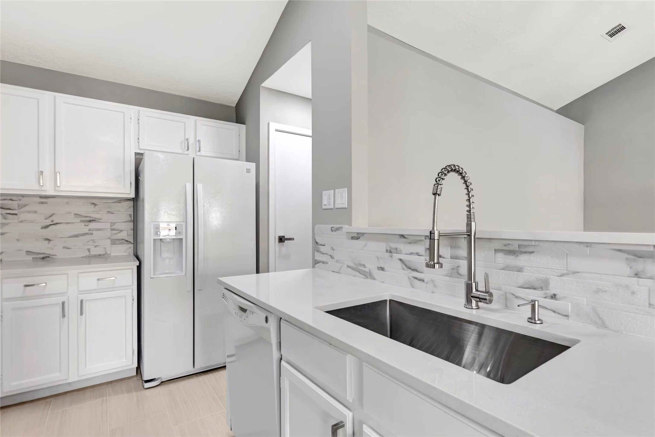 Photo 5 of 16707 Ashmoor Court, Houston, TX