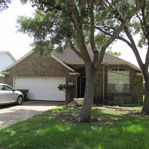 Photo 2 of 3255 Lakeway Lane, Pearland, TX
