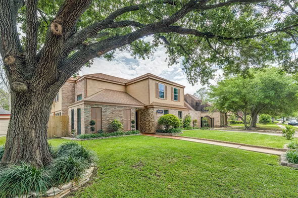 Photo 2 of 7231 Granvia Drive, Houston, TX