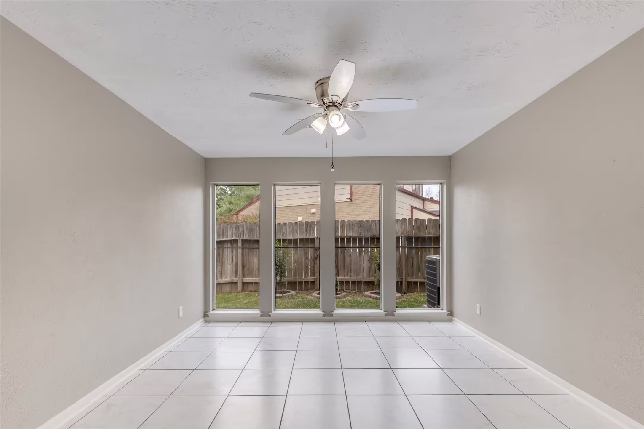 Photo 7 of 7231 Granvia Drive, Houston, TX