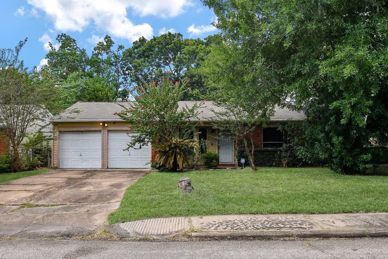 Photo 2 of 4231 S Acres Drive, Houston, TX