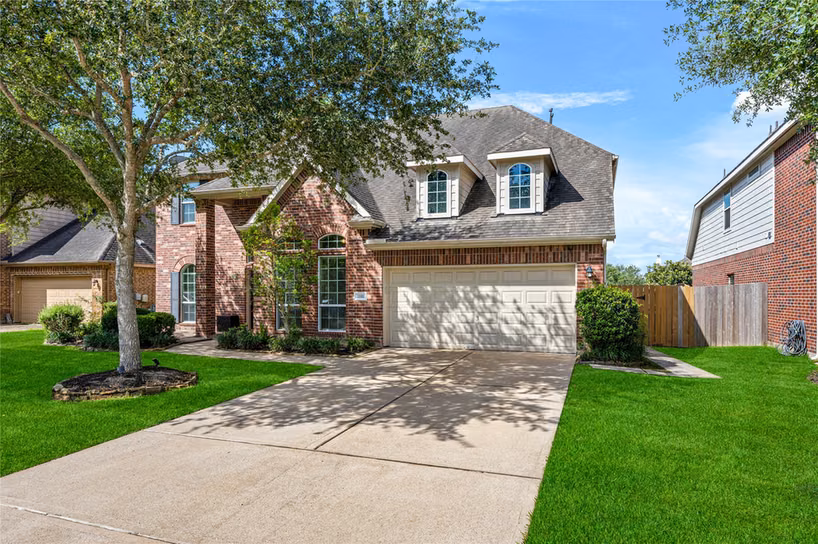 Photo of 1111 Haye Road, Friendswood, TX 77546
