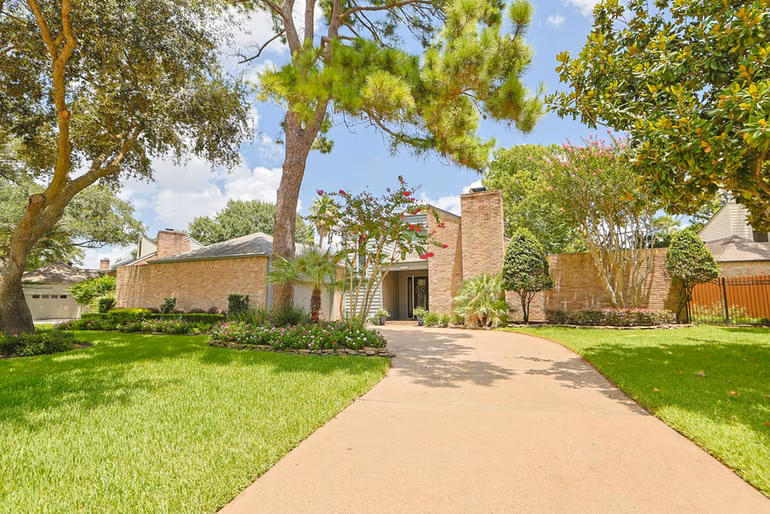 Photo of 7114 Willow Bridge Circle, Houston, TX 77095