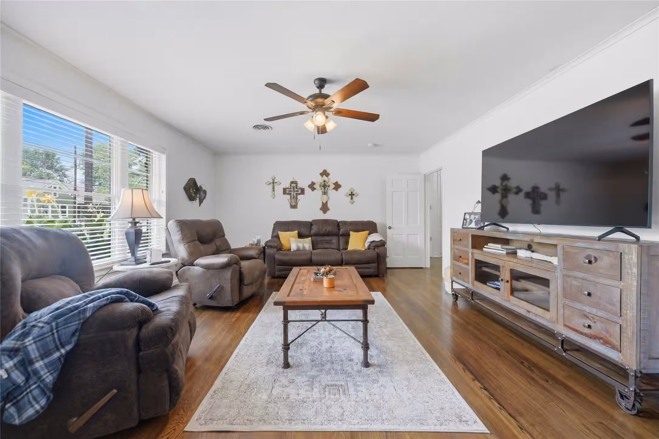 Photo 6 of 407 W Alamo Street, Brenham, TX