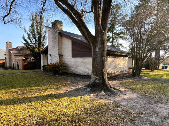 Photo 2 of 102 Briar Ridge Drive, Bellville, TX