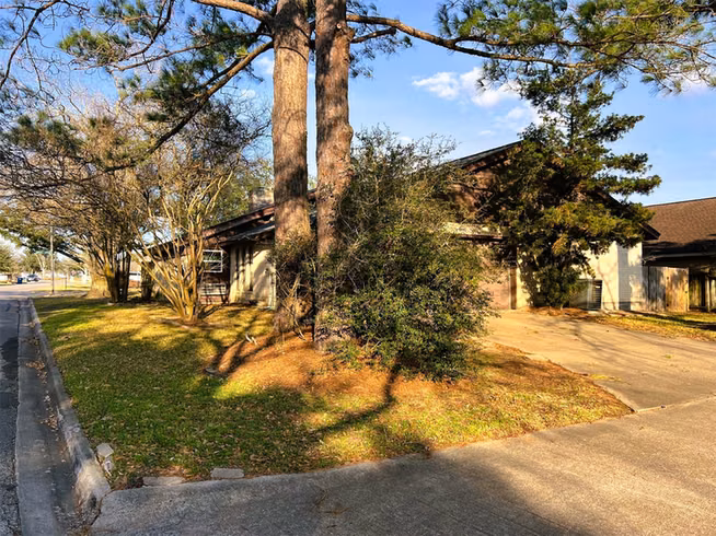 Photo 3 of 102 Briar Ridge Drive, Bellville, TX