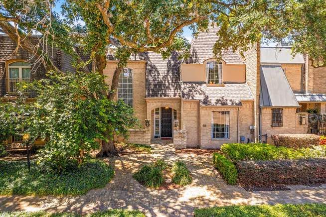 Photo of 48 Bayou Pointe Drive, Houston, TX 77063