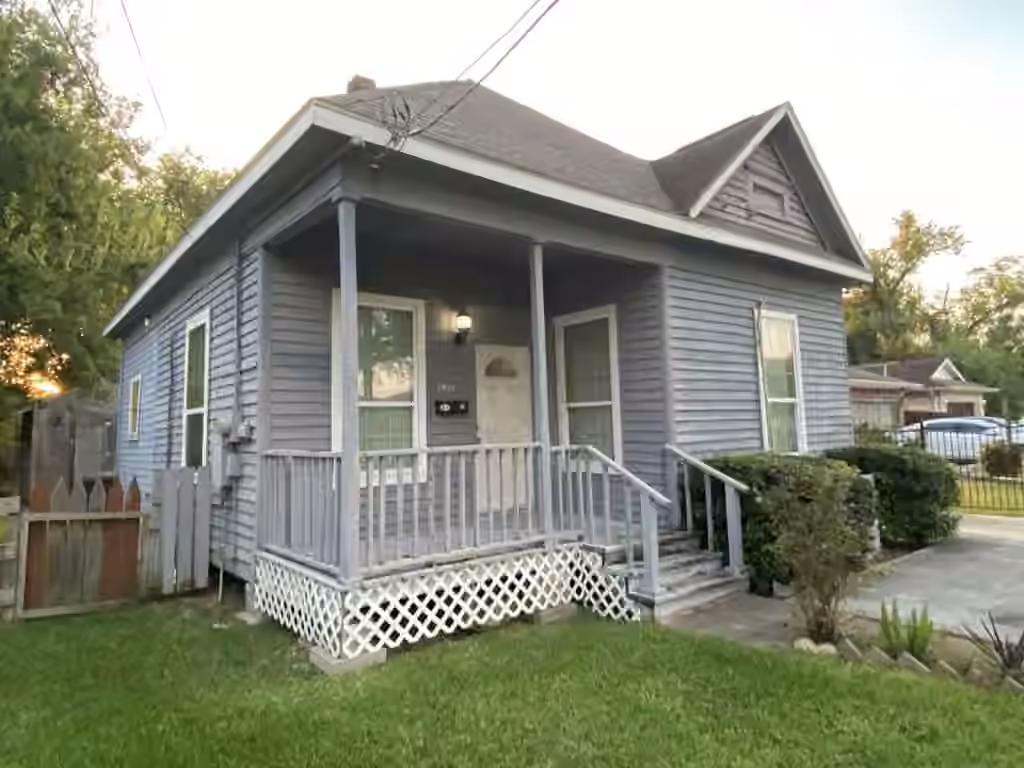 Photo 2 of 1910 Worms Street, Houston, TX