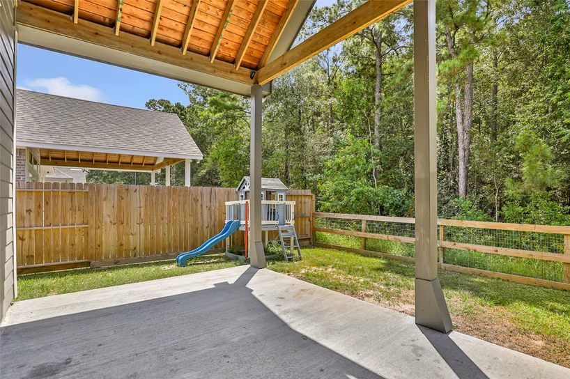 Photo 4 of 525 Little Spring Court, Anahuac, TX
