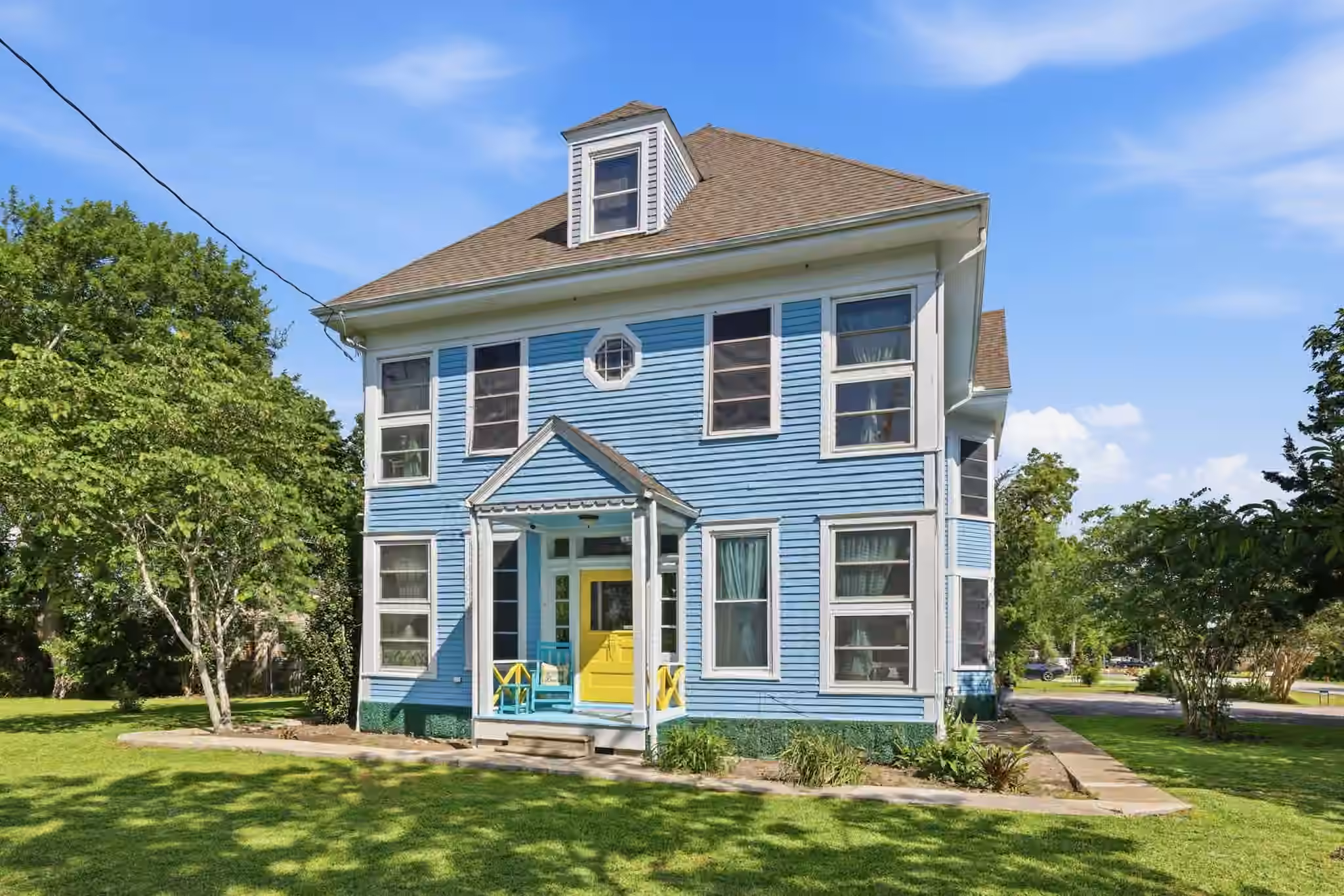 Photo 2 of 410 S Carroll Street, La Porte, TX