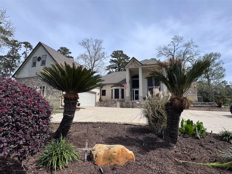 Photo 2 of 707 Fairway Oaks, Conroe, TX