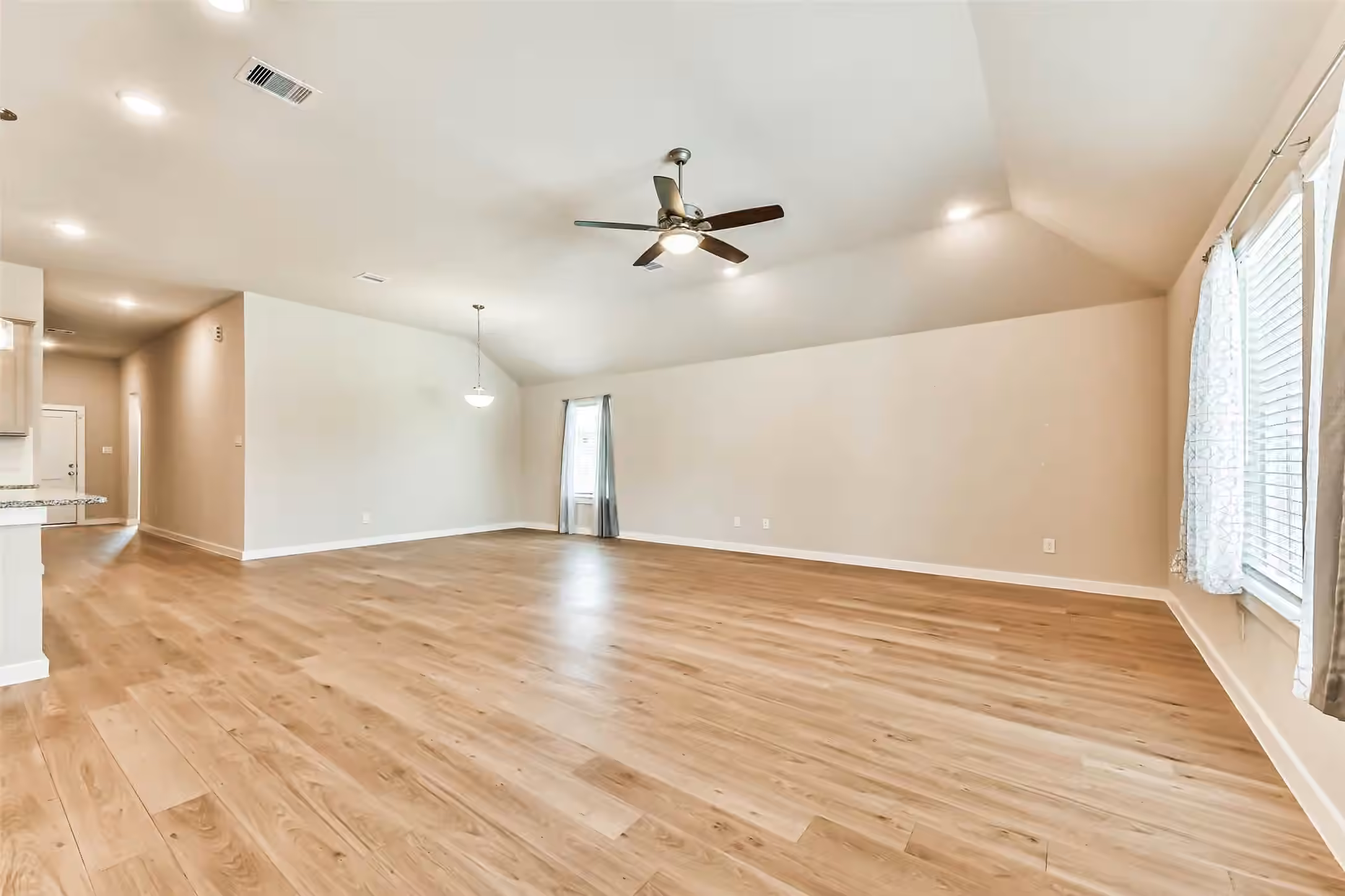 Photo 6 of 1187 Cavalry Junction Drive, Alvin, TX