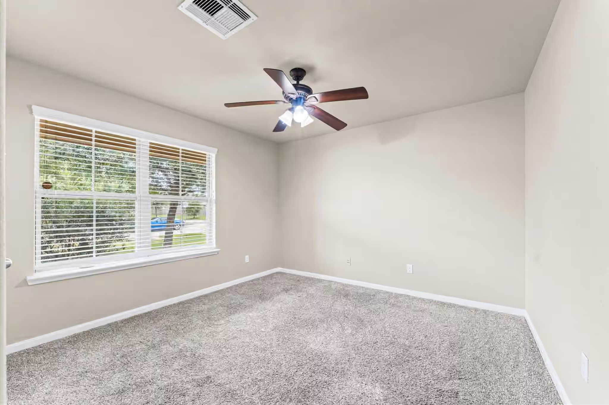 Photo 5 of 9918 Channel Set Way, Rosharon, TX