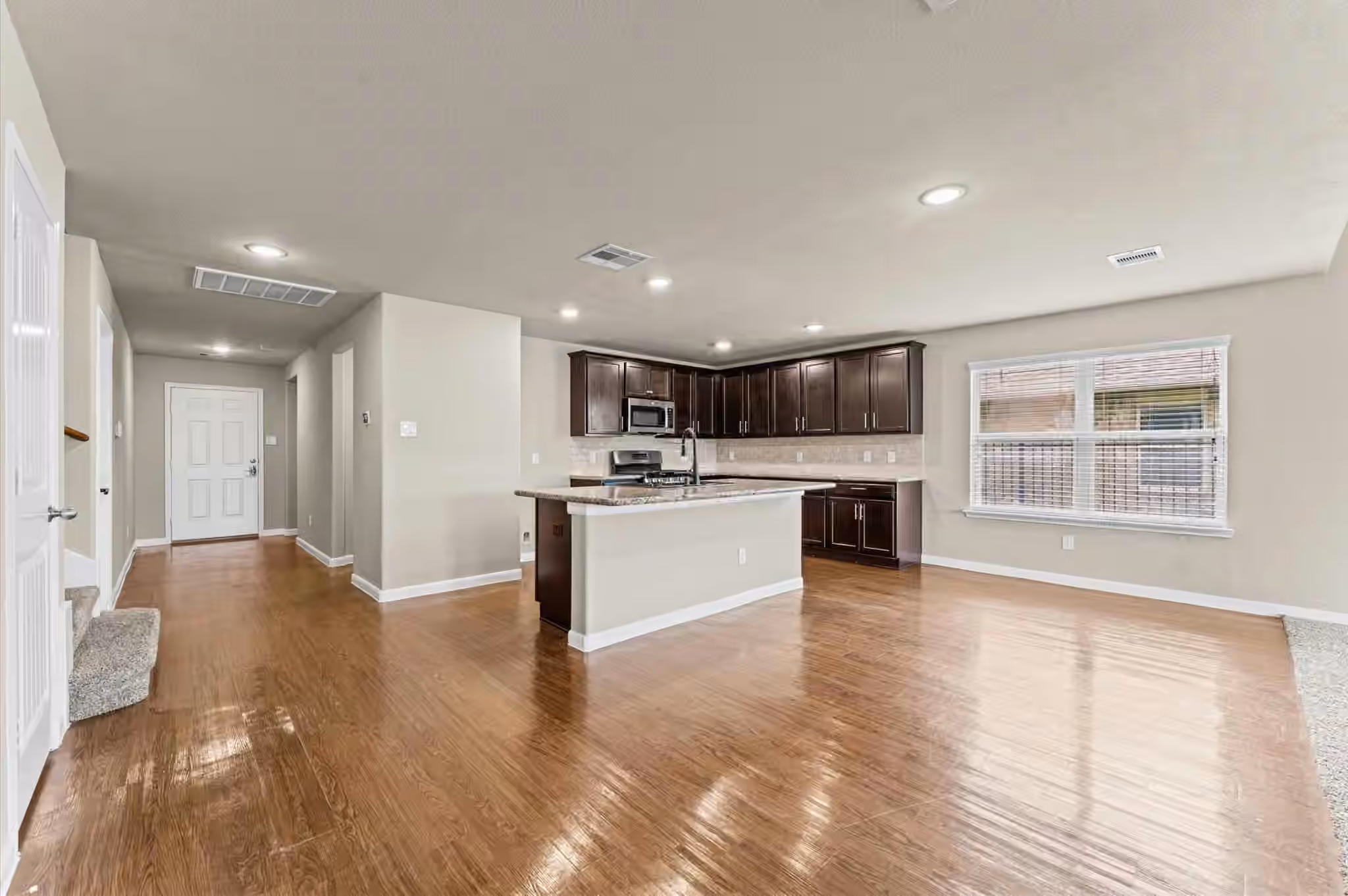 Photo 7 of 9918 Channel Set Way, Rosharon, TX