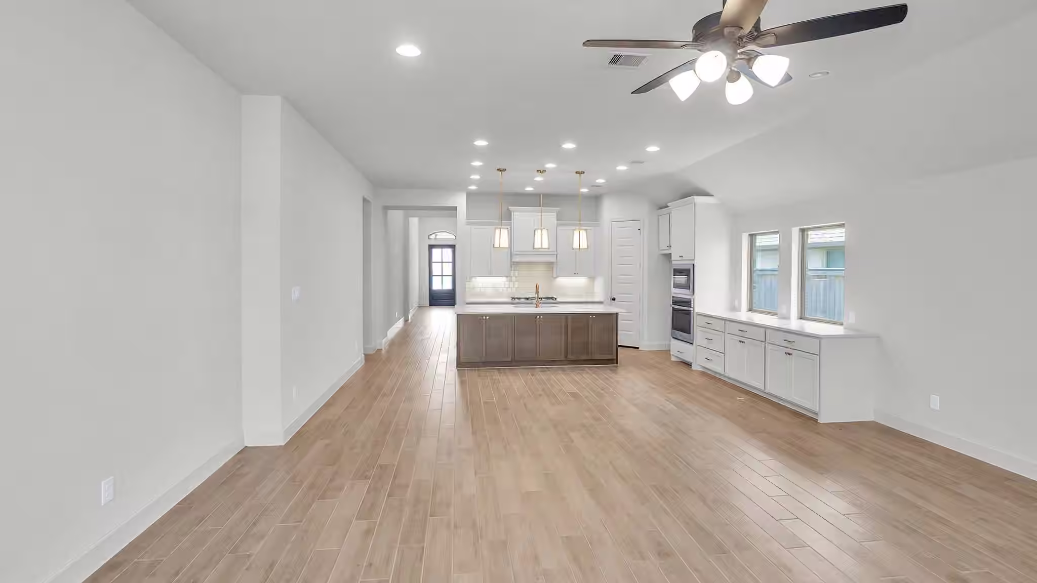 Photo 4 of 26516 Pioneer Pointe Court, Montgomery, TX