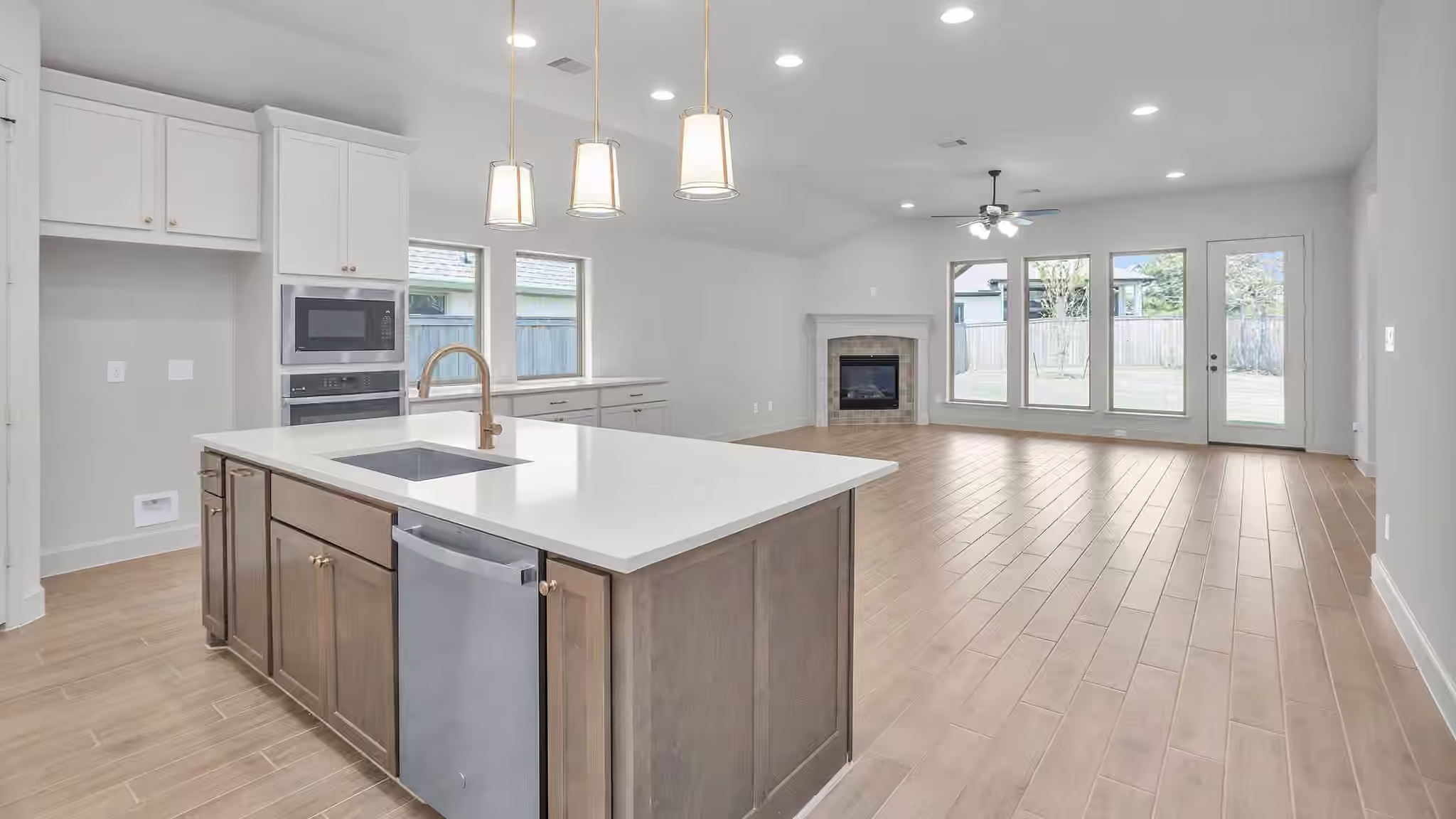 Photo 6 of 26516 Pioneer Pointe Court, Montgomery, TX