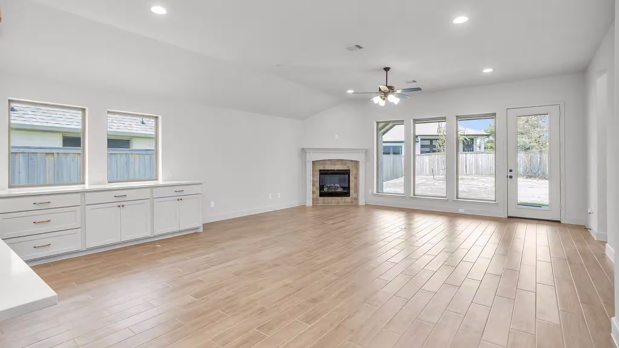 Photo 7 of 26516 Pioneer Pointe Court, Montgomery, TX