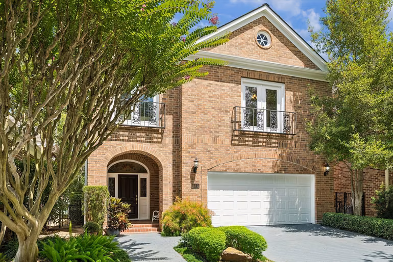Photo of 231 Sugarberry Circle, Houston, TX