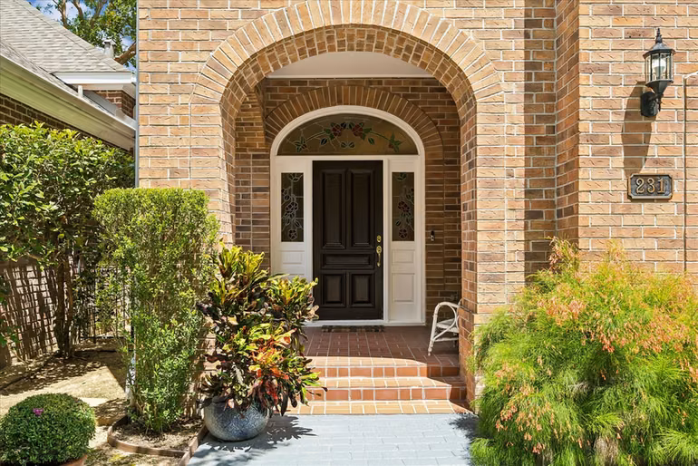 Photo 2 of 231 Sugarberry Circle, Houston, TX