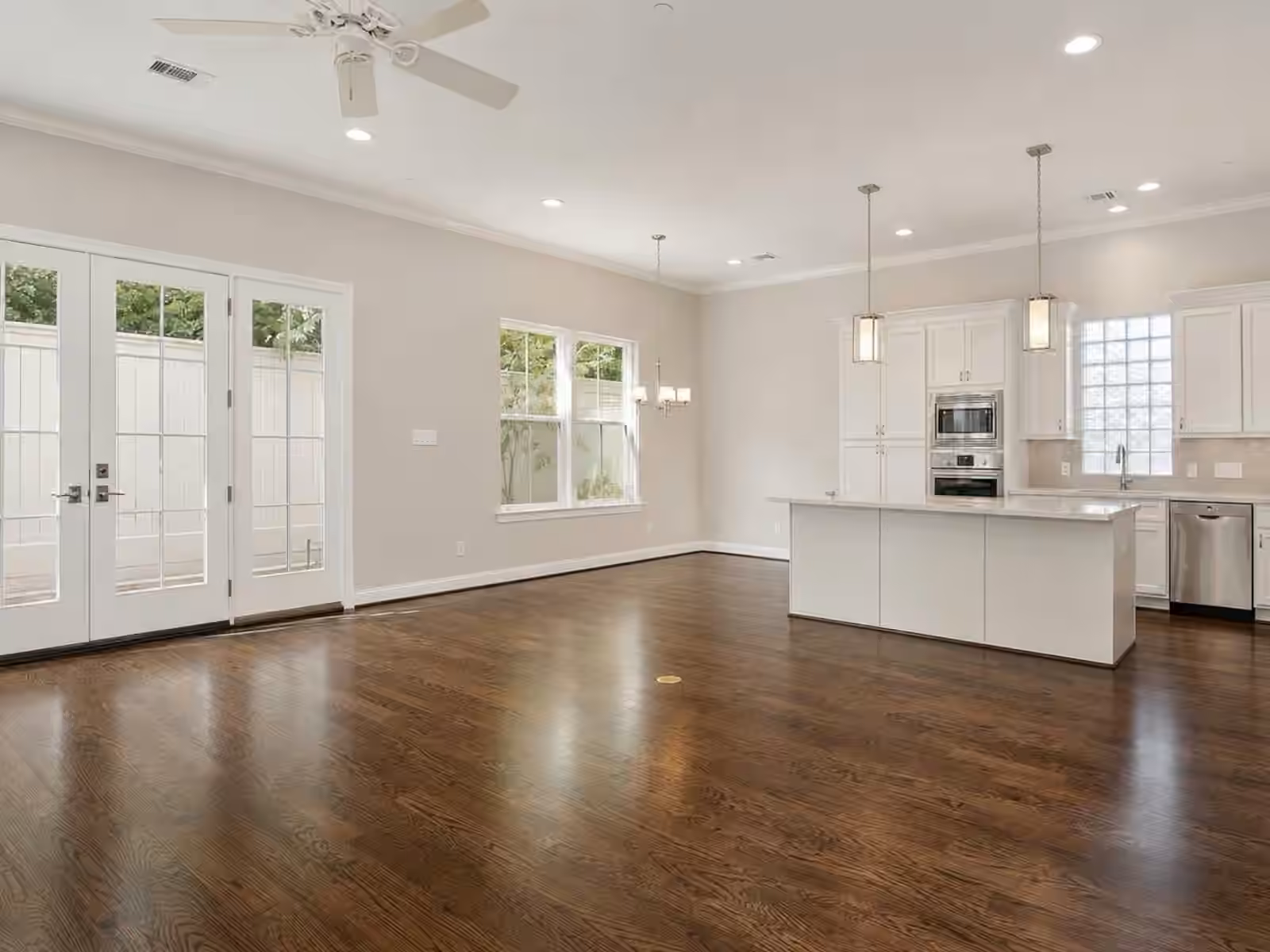 Photo 6 of 215 Willow Street, Shenandoah, TX