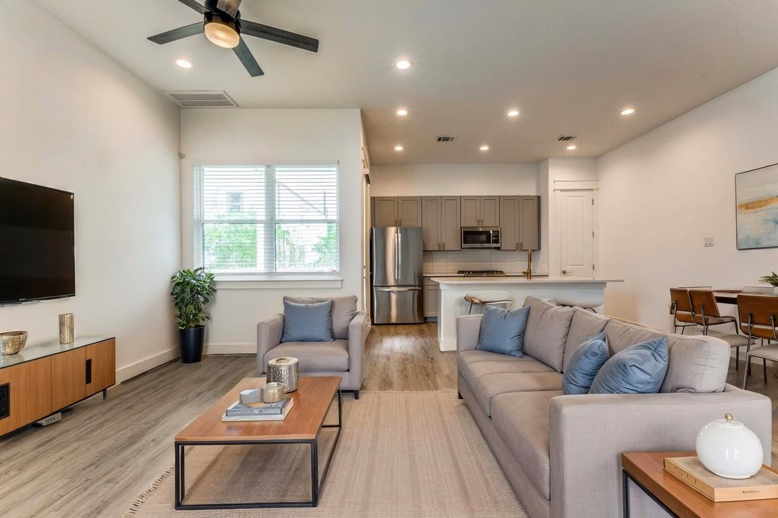 Photo 2 of 728 E 38th Street, Houston, TX